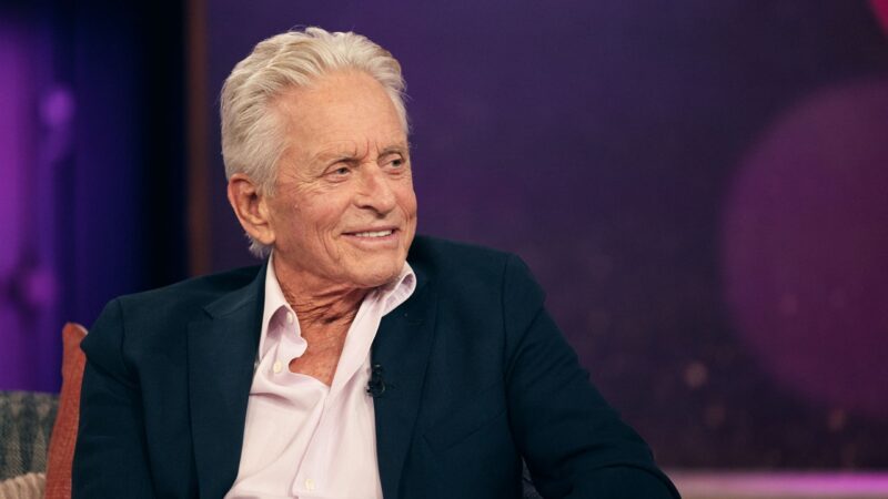 Michael Douglas en visite au kibboutz israélien frappé par une attaque de Hamas