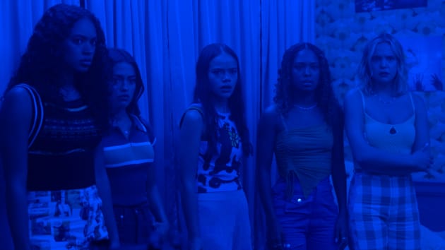 L’énigme de Bloody Rose: Qui est-elle vraiment et quel est son plan dans Pretty Little Liars: Summer School?
