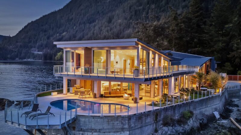 Découvrez la magnifique maison de Mark Wahlberg et Reese Witherspoon à vendre à 19,8 millions $CAD