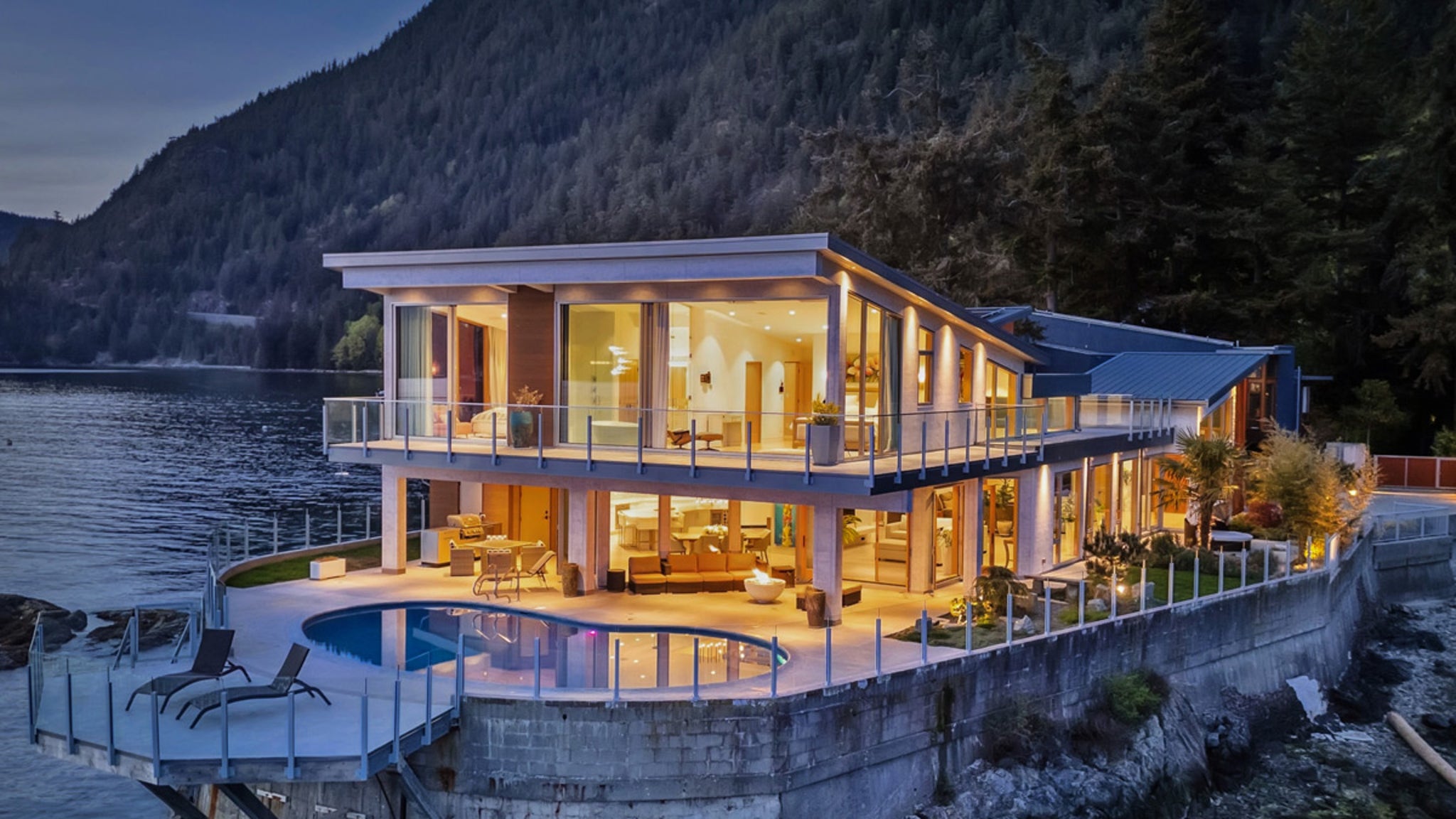 Découvrez la magnifique maison de Mark Wahlberg et Reese Witherspoon à vendre à 19,8 millions $CAD
