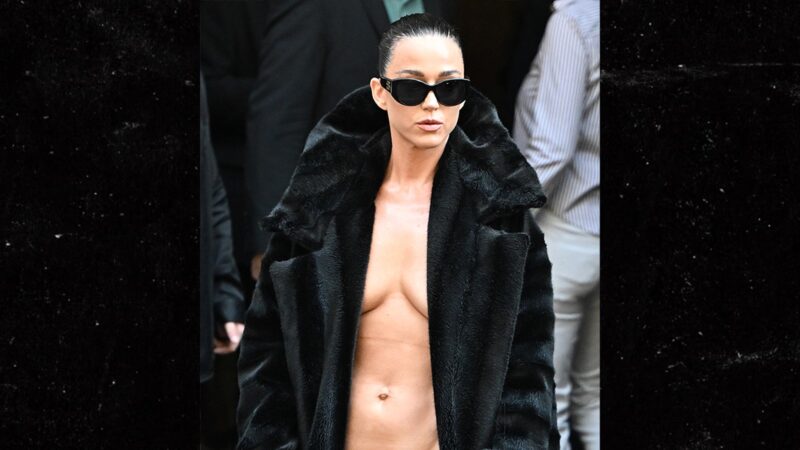 Katy Perry crée l’événement à la Fashion Week de Paris avec une tenue topless et très sexy