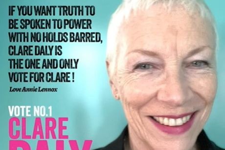 Annie Lennox soutient avec force la réélection de Clare Daly