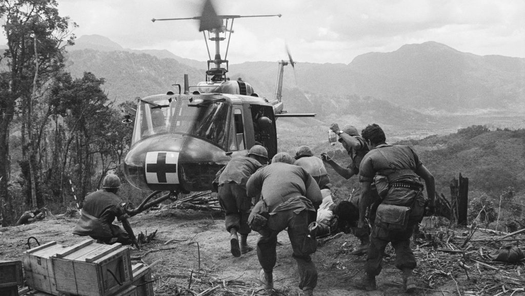 Apple TV+ dévoile Vietnam: The War That Changed America, une série docu choc sur la guerre.