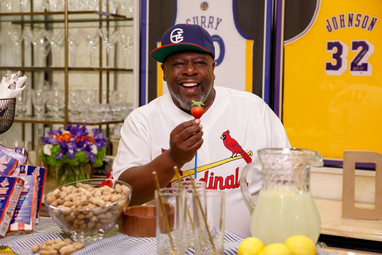 Cedric the Entertainer célèbre les papas dans “The Greatest @Home Videos: Spécial Fête des Pères”