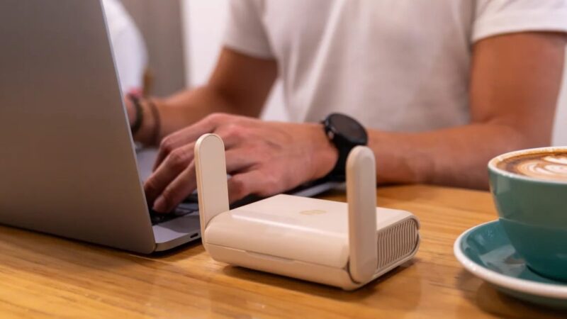 Découvrez AirCove Go : le routeur de voyage idéal pour les professionnels