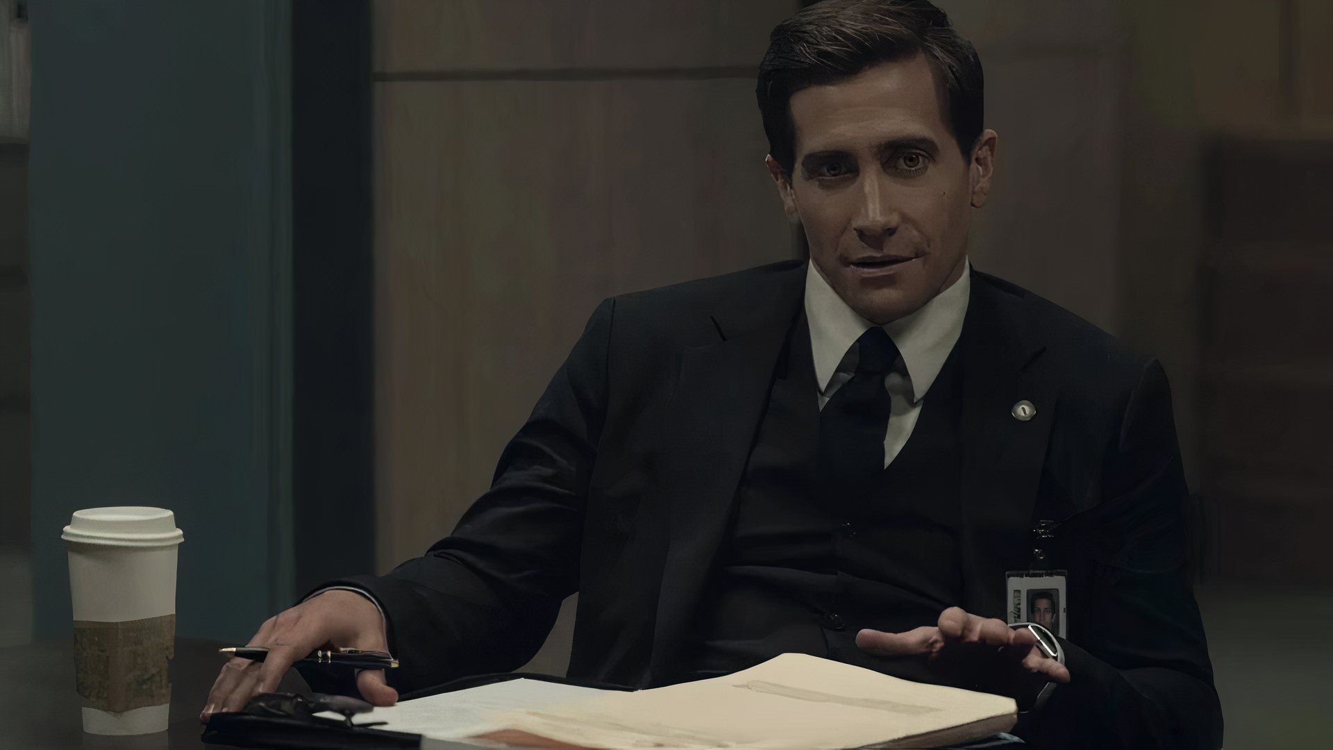 Jake Gyllenhaal brille dans “Presumed Innocent” sur Apple TV+