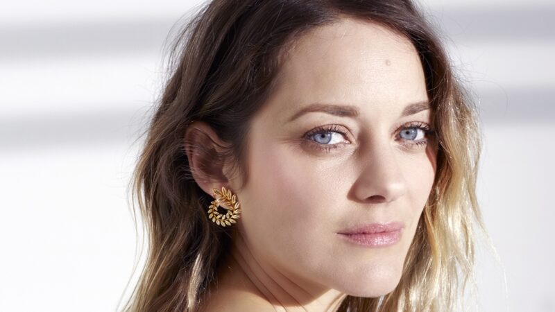 Marion Cotillard rejoint “The Morning Show” pour la saison 4 sur Apple TV+