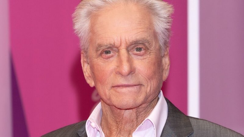 Michael Douglas émeut ses fans avec une vidéo personnelle.