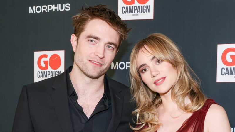 Suki Waterhouse parle enfin de sa rencontre avec Robert Pattinson