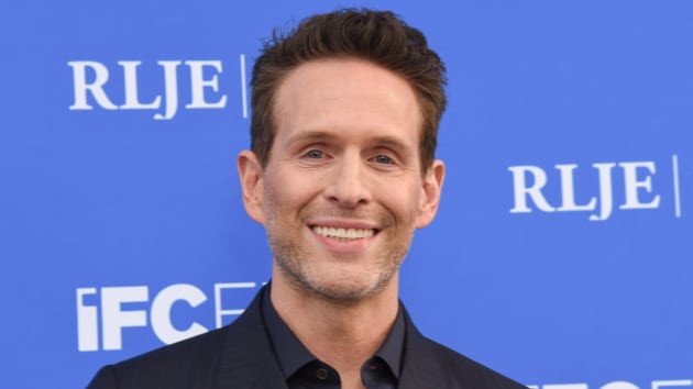 Sirens Ajoute Kevin Bacon et Glenn Howerton à Son Cast Déjà Impressionnant