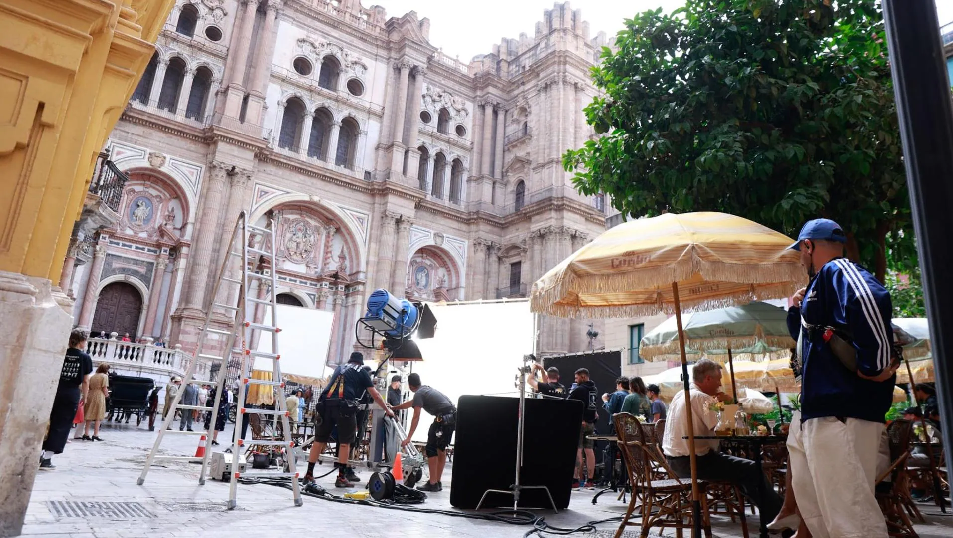 We Were the Lucky Ones : une série de guerre bouleversante tournée à Malaga