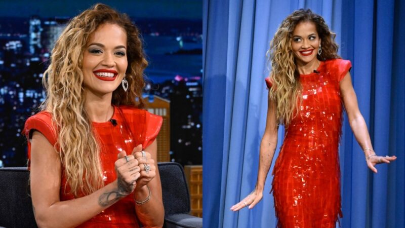 Rita Ora brille dans une robe rouge sur le plateau de Jimmy Fallon