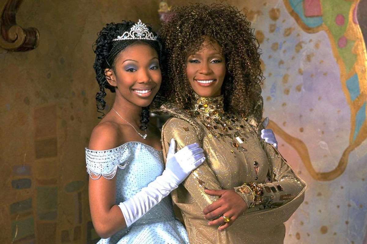 Brandy parle de son rôle dans Descendants: The Rise of Red aux côtés de Whitney Houston