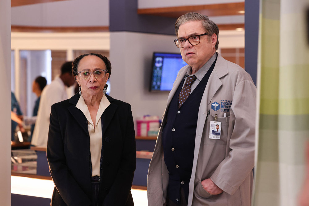 Chicago Med renouvelée pour une saison 10: les acteurs principaux de retour