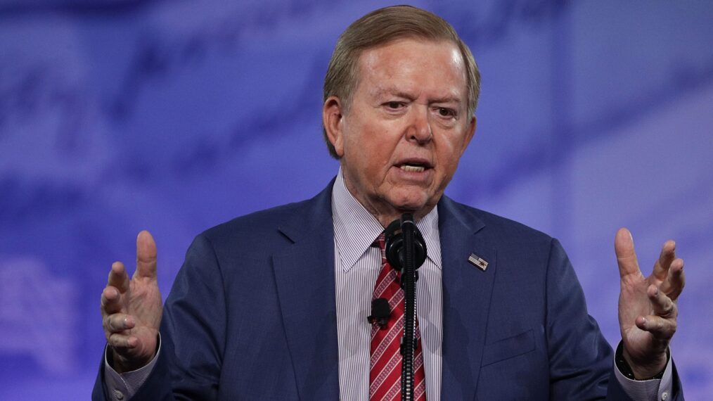 Décès de Lou Dobbs : L’hommage à un grand commentateur politique et personnalité TV
