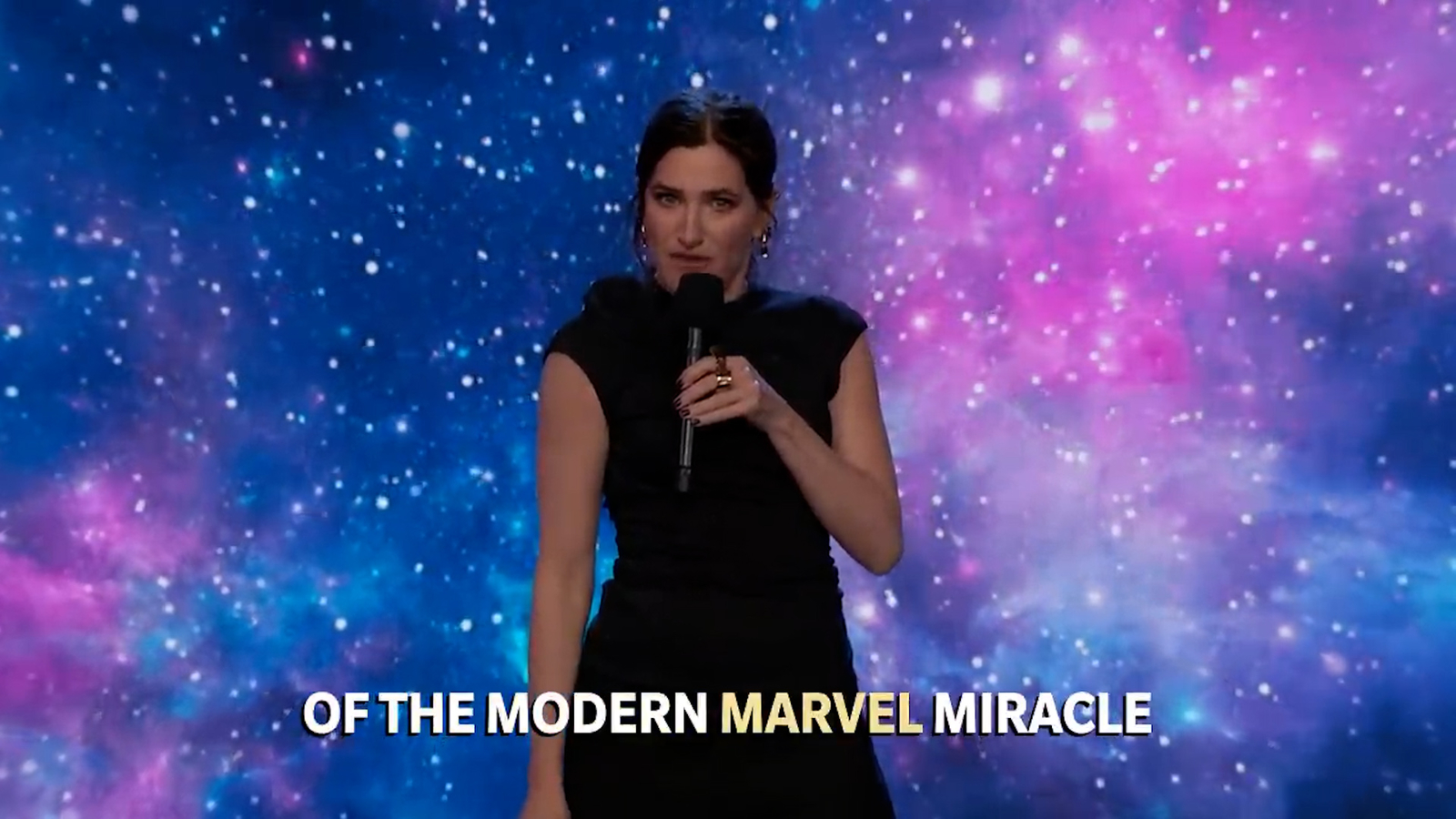 Découvrez la chanson d’Agatha résumant tout l’univers Marvel avant sa série!