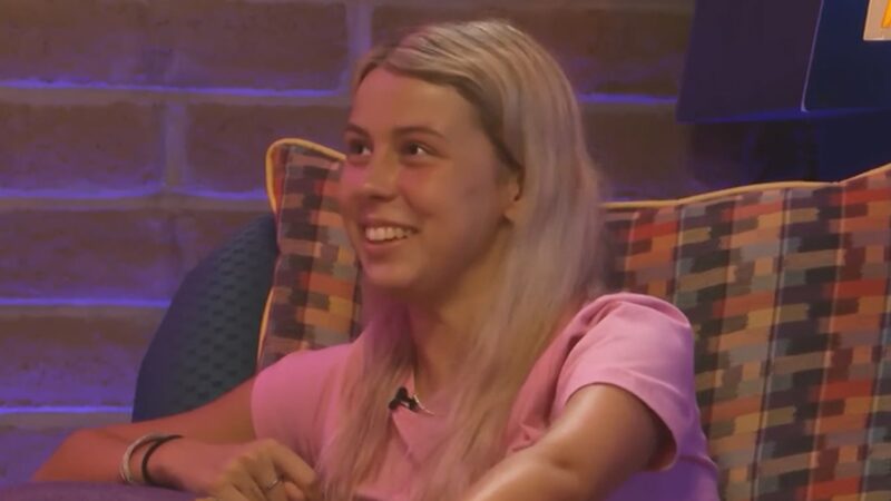 Hailey Welch enflamme le podcast ‘Club Random’ avec Bill Maher