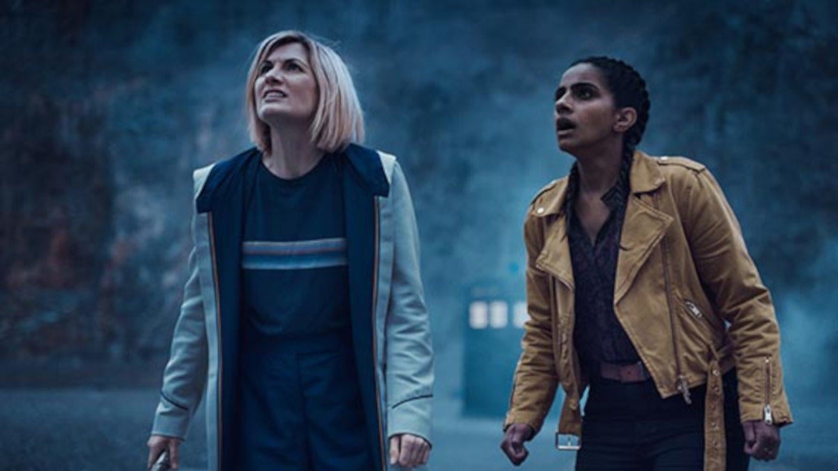 Jodie Whittaker et Mandip Gill parlent de la fin non-romantique de Doctor Who.
