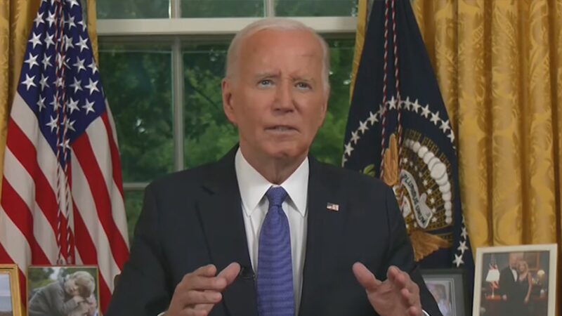 Joe Biden officialise son retrait : Kamala Harris en pole position.