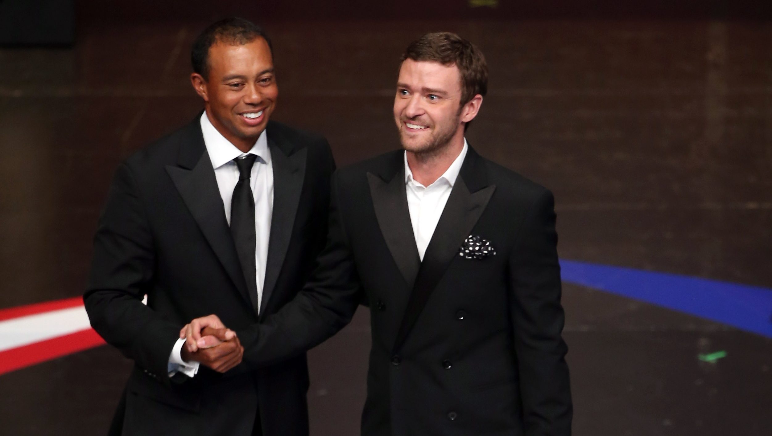 Justin Timberlake s’associe avec Tiger Woods pour ouvrir un nouveau bar à St, Andrews, en Écosse