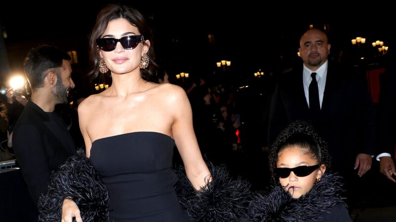Kylie Jenner en mode chill avec Stormi et Aire en Italie: les photos adorables
