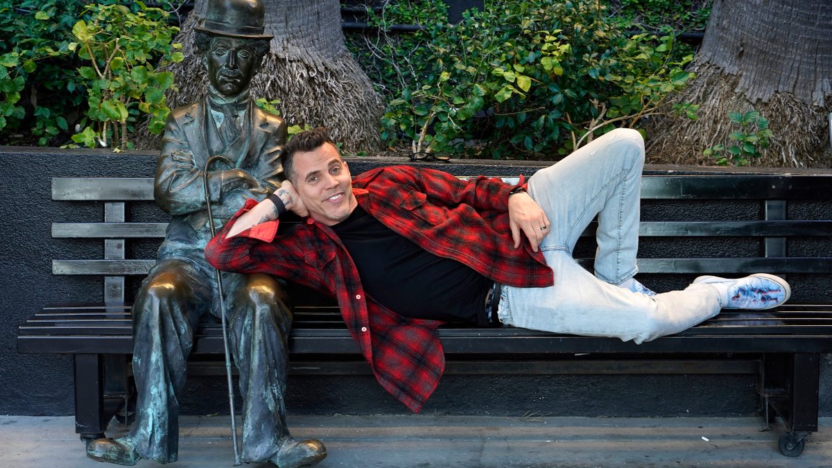 Steve-O prévoit de se faire poser des prothèses mammaires pour des caméras cachées hilarantes