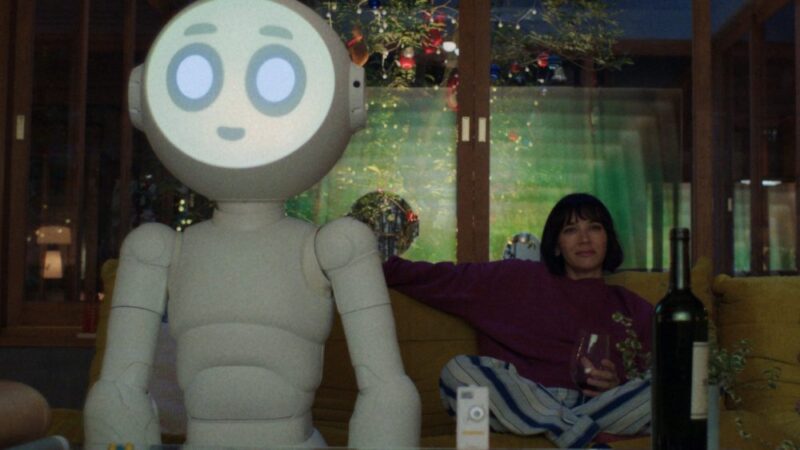 “Sunny” : Rashida Jones en meneuse de troupeaux de chatons robots