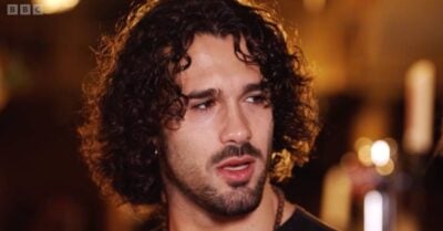 Graziano Di Prima regarde à côté