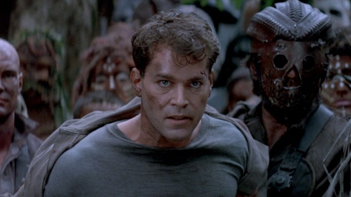 Ray Liotta dans No Escape.