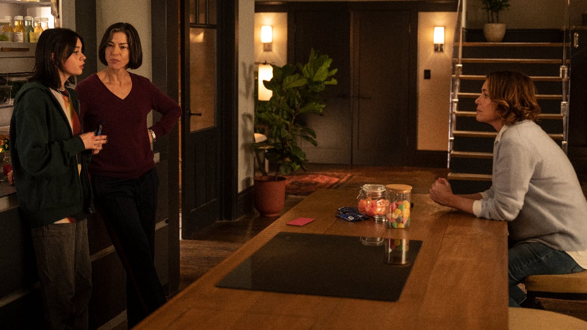 Keeley Hawes as Kira Manning, Amanda Fix as Jules, Rya Kihlstedt as Eleanor