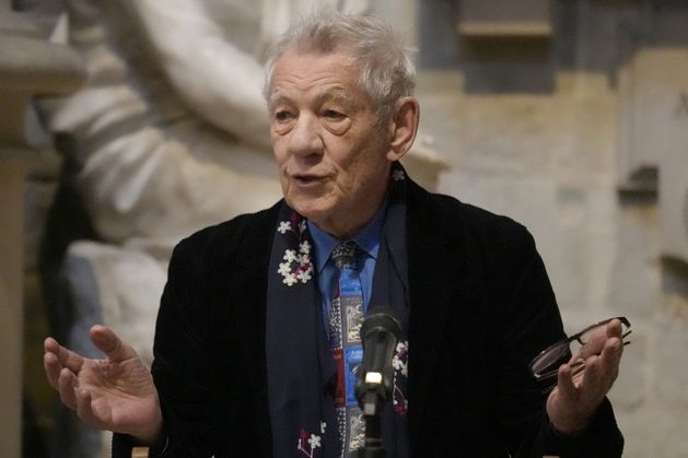 Ian McKellen raconte son terrible accident sur scène et ses blessures dévastatrices