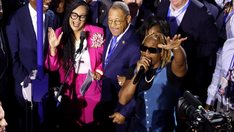 Lil Jon électrise la Convention Nationale Démocrate en soutien à Kamala Harris