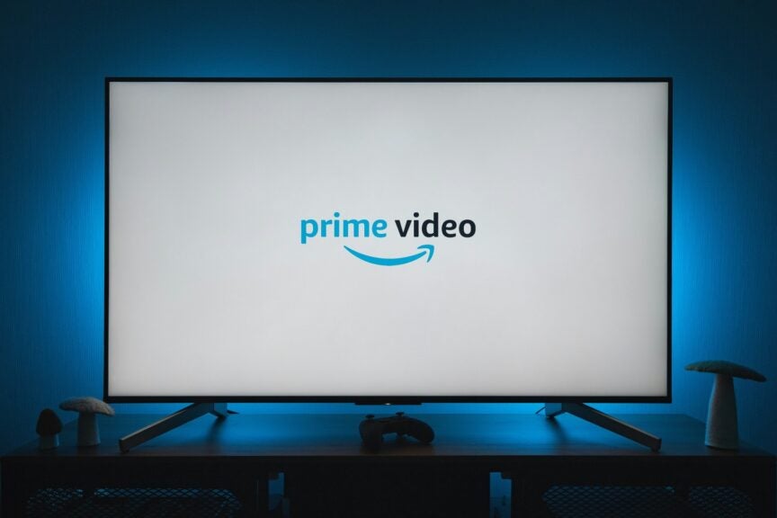 Amazon Prime Video prévoit significativement moins de publicités: révolution dans le streaming TV.