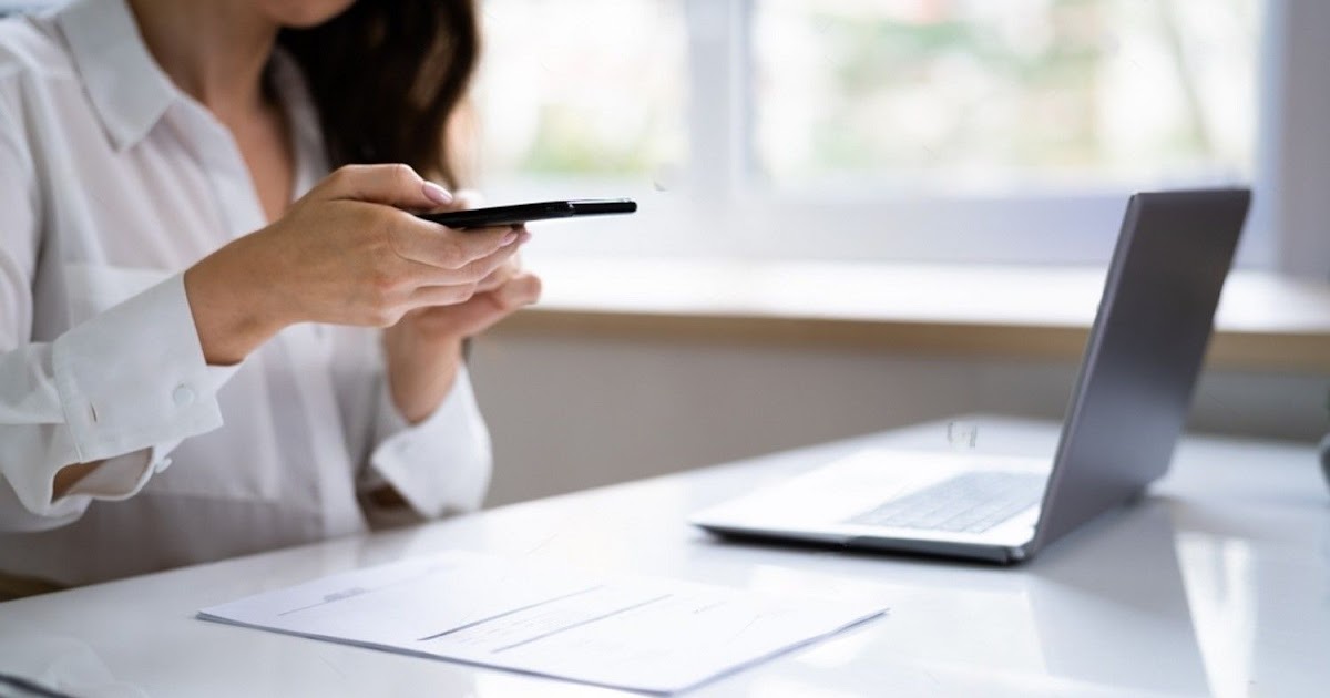 Comment les scanners mobiles transforment l’efficacité administrative dans les bureaux modernes
