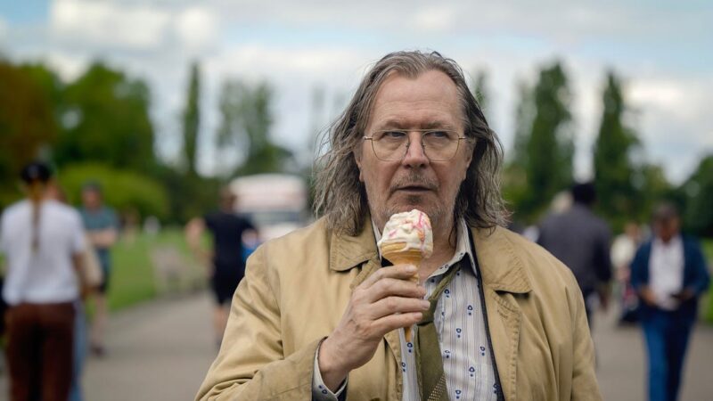 Gary Oldman évoque son parcours dans Slow Horses et l’importance des séries récentes