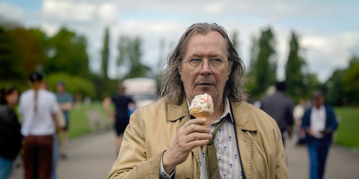 Gary Oldman évoque son parcours dans Slow Horses et l’importance des séries récentes