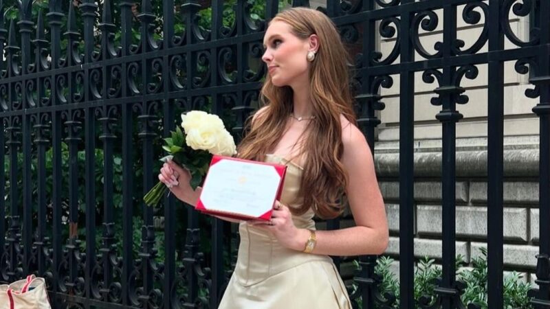Grier Henchy porte la robe de mariage de sa mère Brooke Shields pour sa graduation