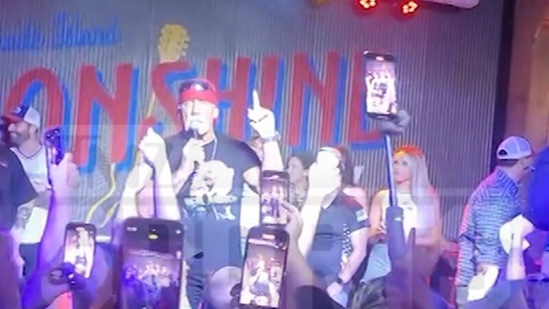 Hulk Hogan soutient Donald Trump lors de sa tournée de promotion de bière