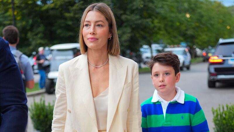Jessica Biel en sortie tennis avec son fils Silas à l’US Open