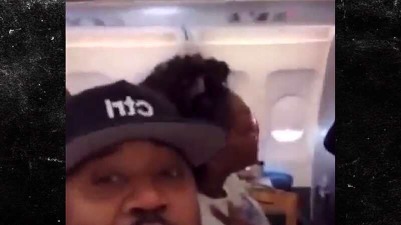 Juvenile furieux contre American Airlines après expulsion de son siège en first class