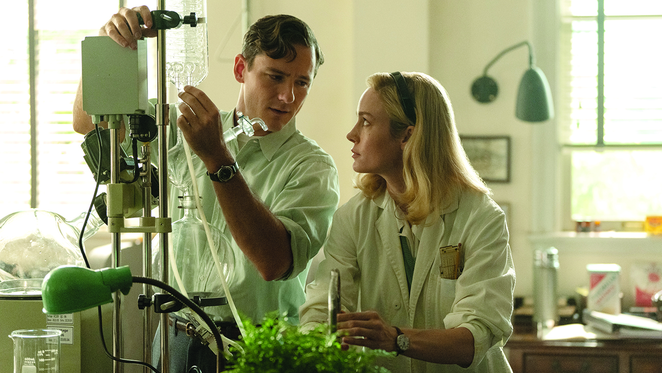 Les secrets de la création de Lessons in Chemistry révélés par le showrunner Lee Eisenberg