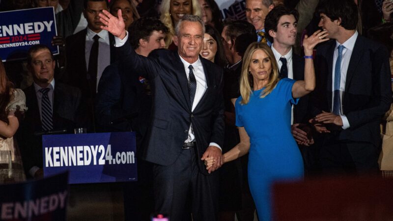 Robert F. Kennedy Jr. abandonne sa campagne et soutient Trump, au grand dam de sa femme