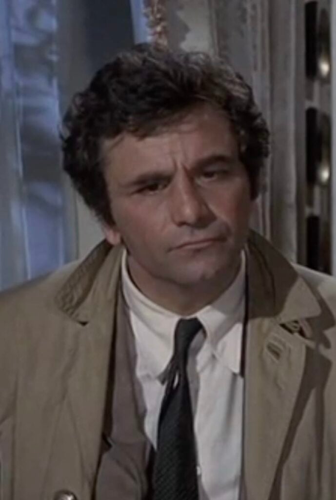 Columbo enquêtant
