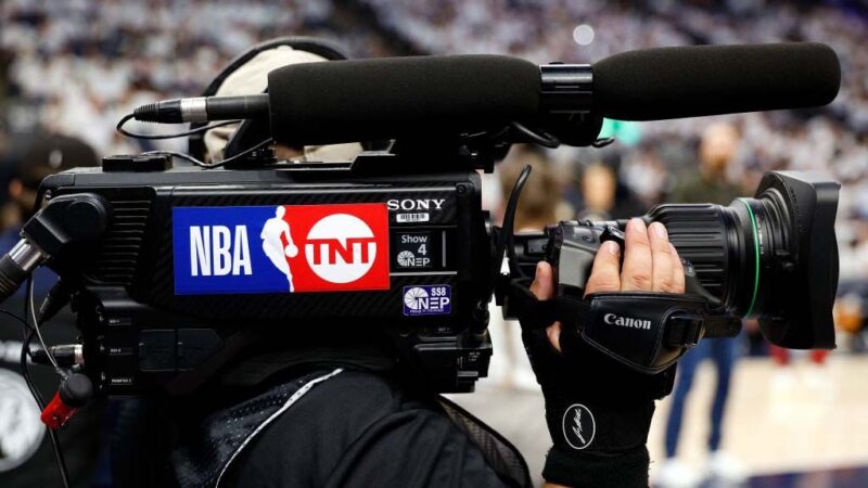 Turner redéfinit le paysage sportif avec Barkley et le Banana Ball World Tour