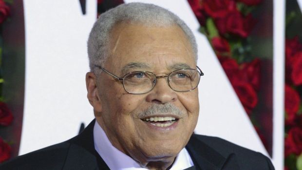 Décès de James Earl Jones, icône du cinéma et du théâtre, à 93 ans
