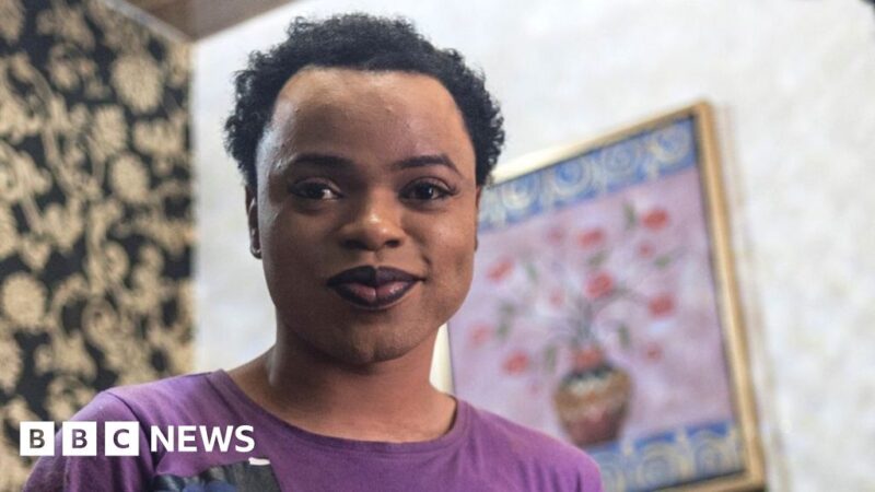 Suspension de deux responsables pénitentiaires nigérians pour des allégations de corruption liées à Bobrisky