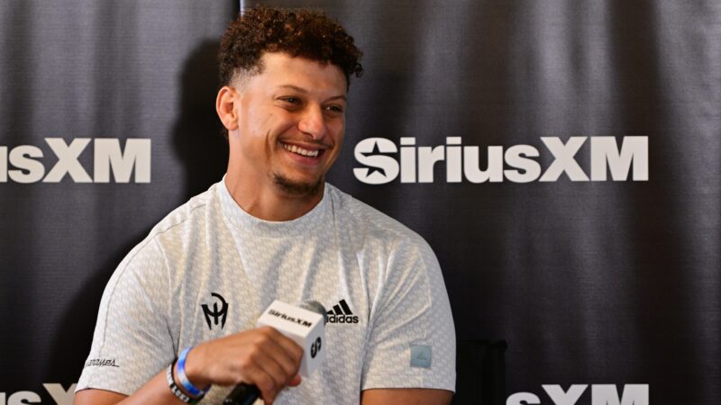 Taylor Swift s’intéresse au football : Travis Kelce et Patrick Mahomes témoignent de sa passion[embed]https://www.youtube.com/watch?v=U9HC6RlnJdU[/embed]