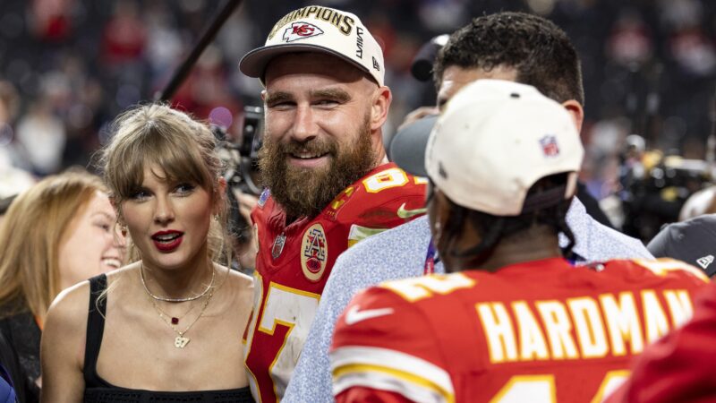 Taylor Swift s’investit dans la carrière de Travis Kelce en NFL[embed]https://www.youtube.com/watch?v=CbaIDysFUuQ[/embed]