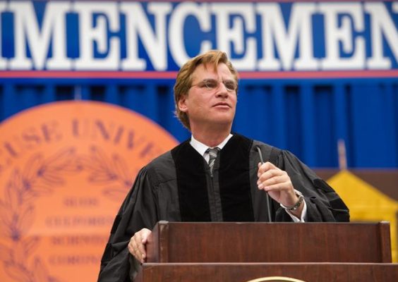 Aaron Sorkin reçoit la médaille nationale des sciences humaines des mains de Joe Biden