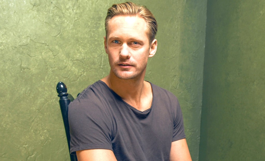 Ce qu’il faut savoir sur la série de science-fiction d’Alexander Skarsgård